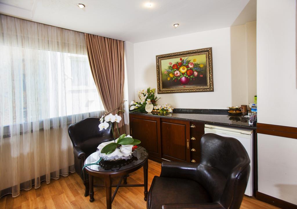 Adana Erten Hotel Buitenkant foto