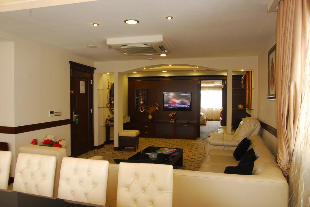Adana Erten Hotel Buitenkant foto