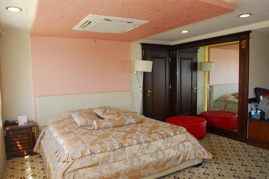 Adana Erten Hotel Buitenkant foto