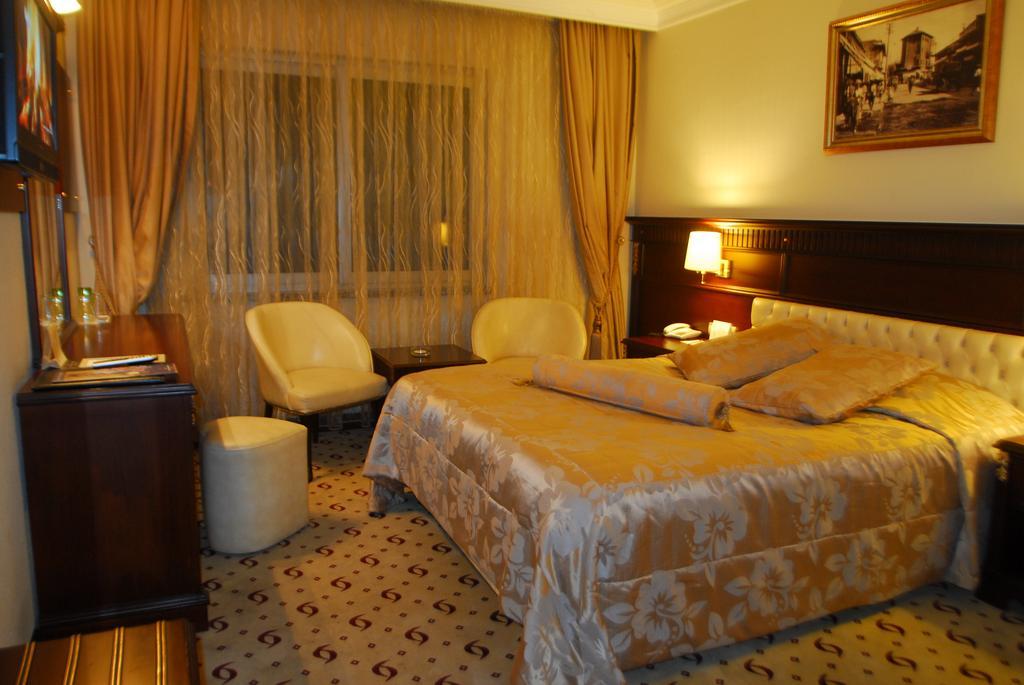 Adana Erten Hotel Buitenkant foto