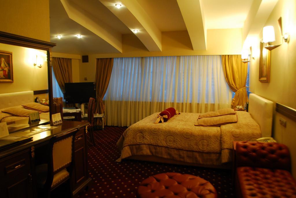 Adana Erten Hotel Buitenkant foto