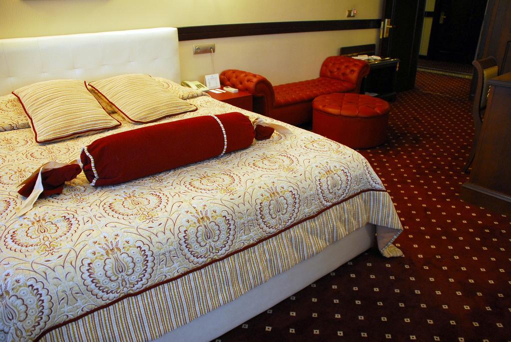 Adana Erten Hotel Buitenkant foto